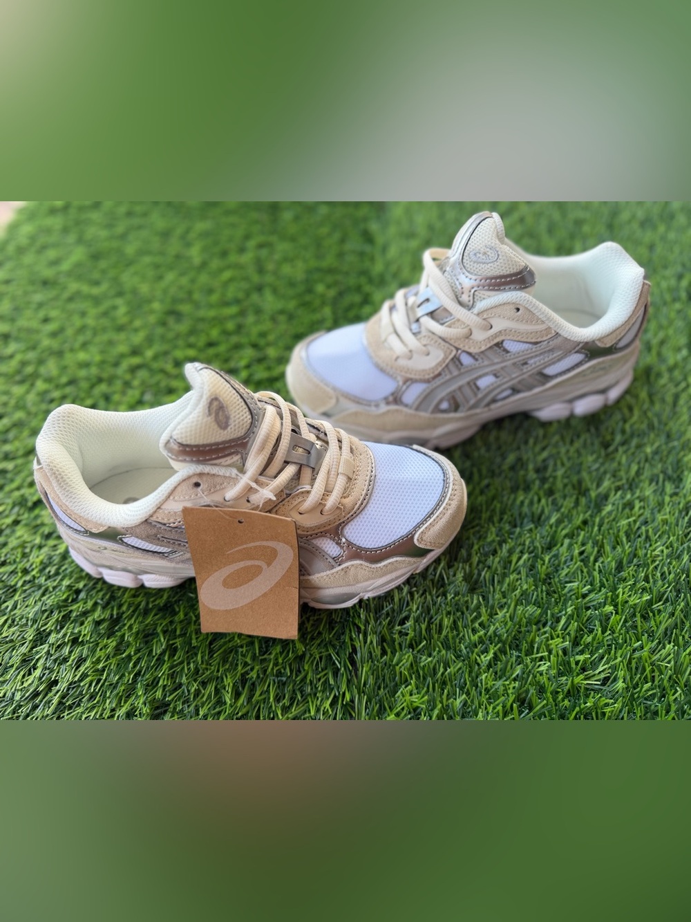 Size 4 Men’s And Women’s 5.5 -Asics Gel Kayano 14 Neutral Beige & White Athletic